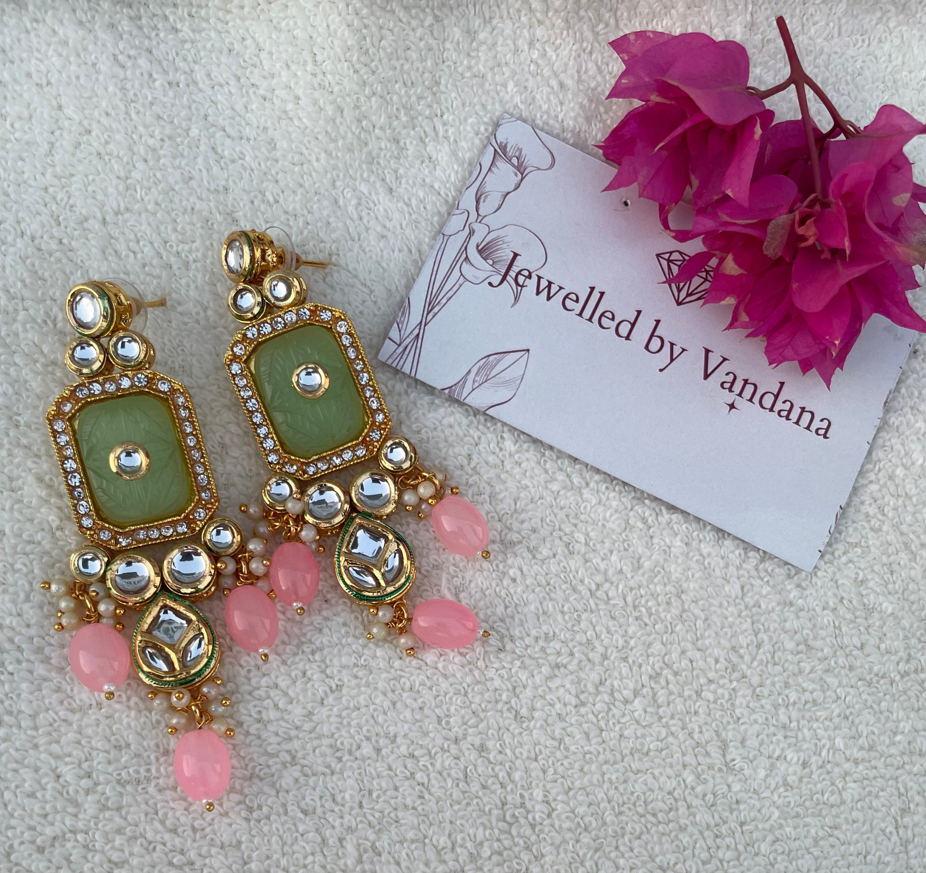 Raatrani Light Green Pink Necklace